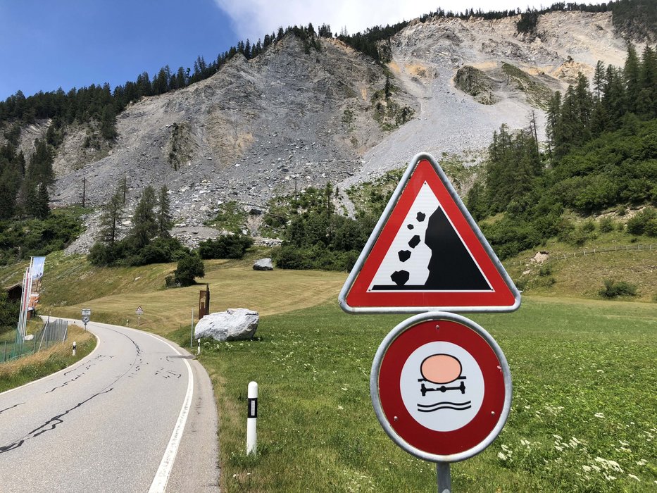 The Swiss Federal Railways and ALTAMETRIS create a 3D model of a rocky slope with sub-centimetre precision .
